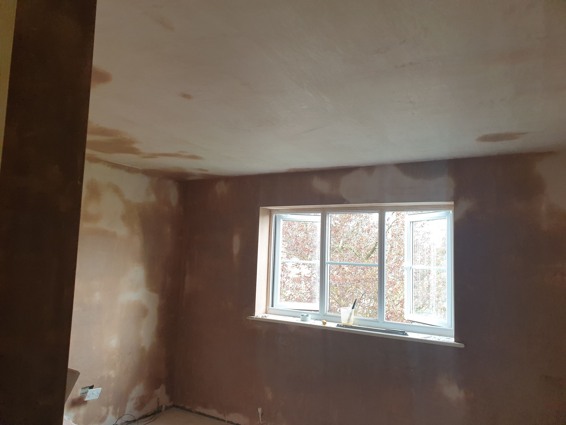 Newly plastered room slowly drying out